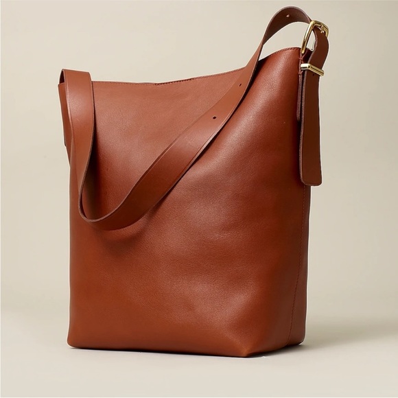 Madewell Handbags - Madewell The Essential Bucket Tote